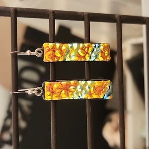 Dichromatic earrings